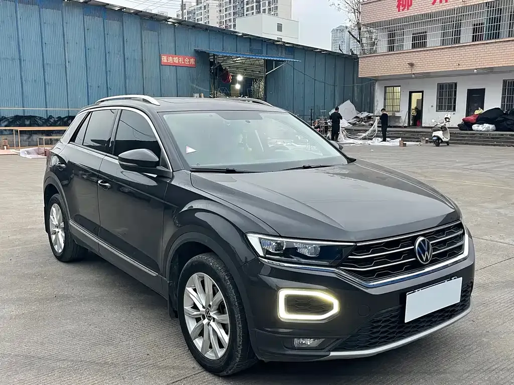 Volkswagen T-Roc — фото 8