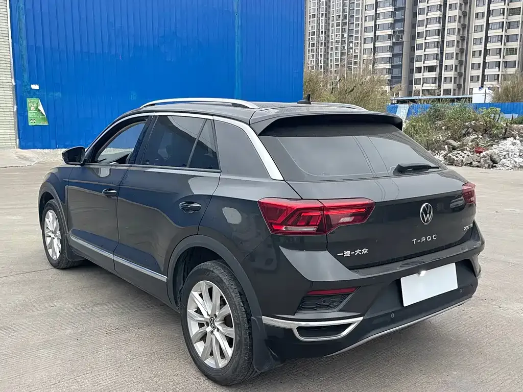 Volkswagen T-Roc — фото 6