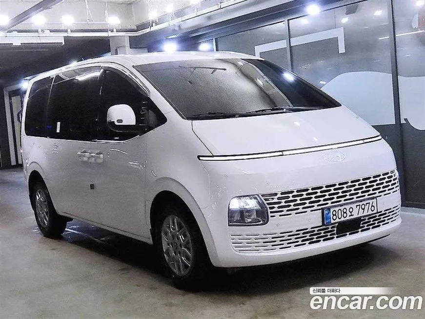 Hyundai Staria — фото 1