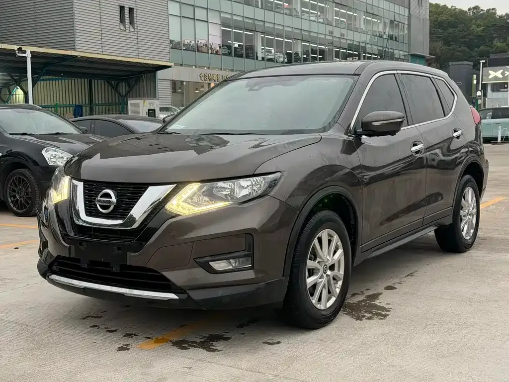 Nissan X-Trail — фото 1