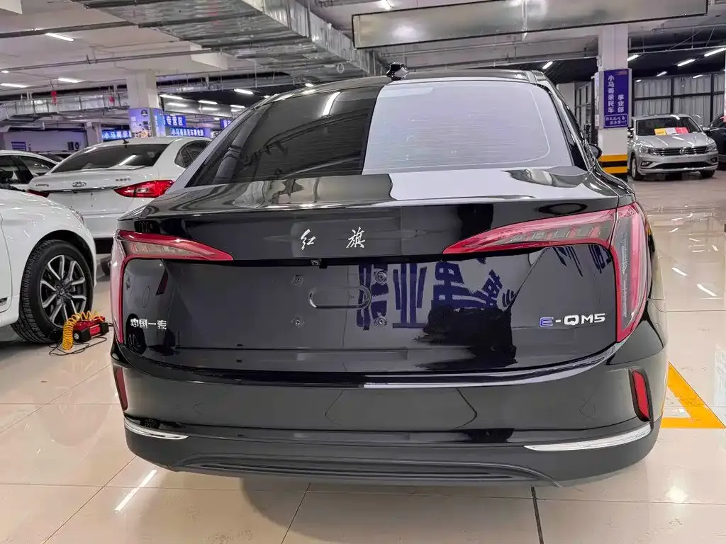 Hongqi E-QM5 — фото 3