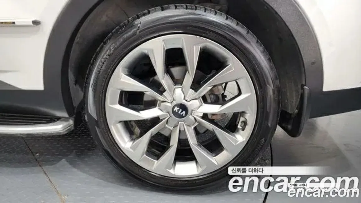 Kia Sorento — фото 9