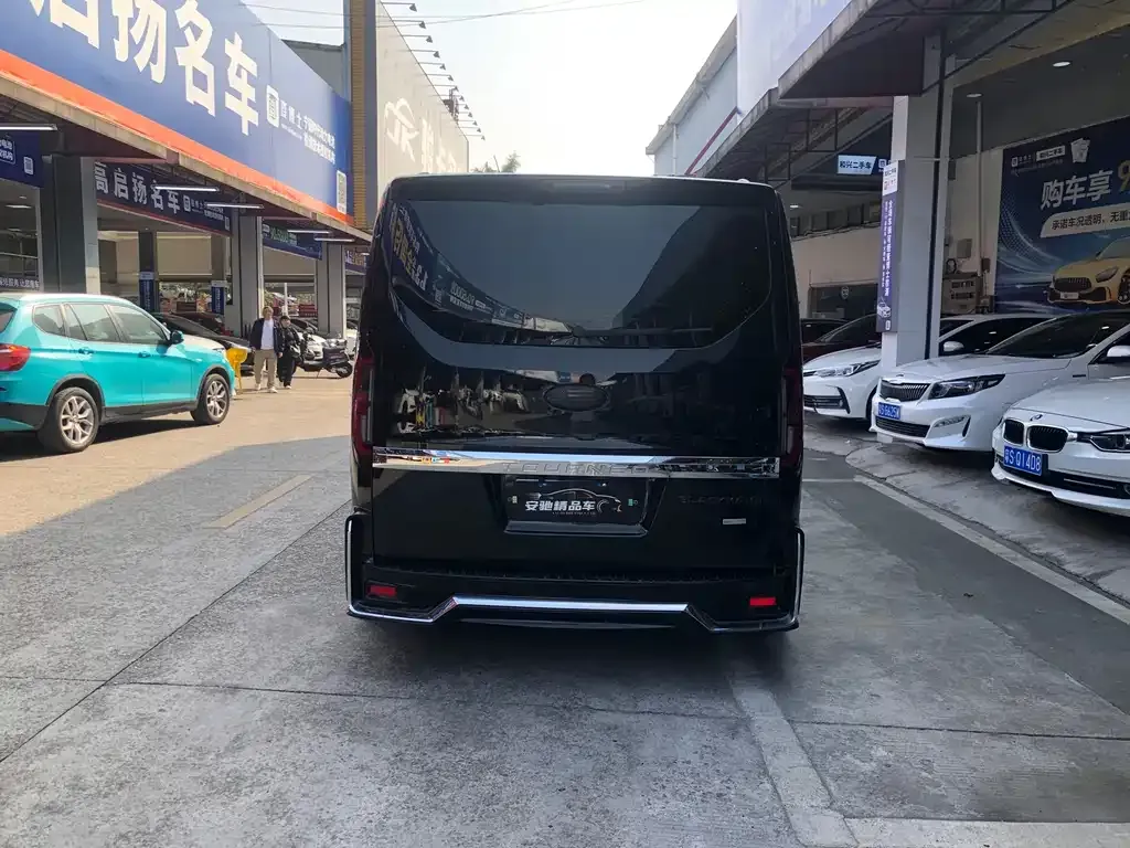 Ford Tourneo — фото 7