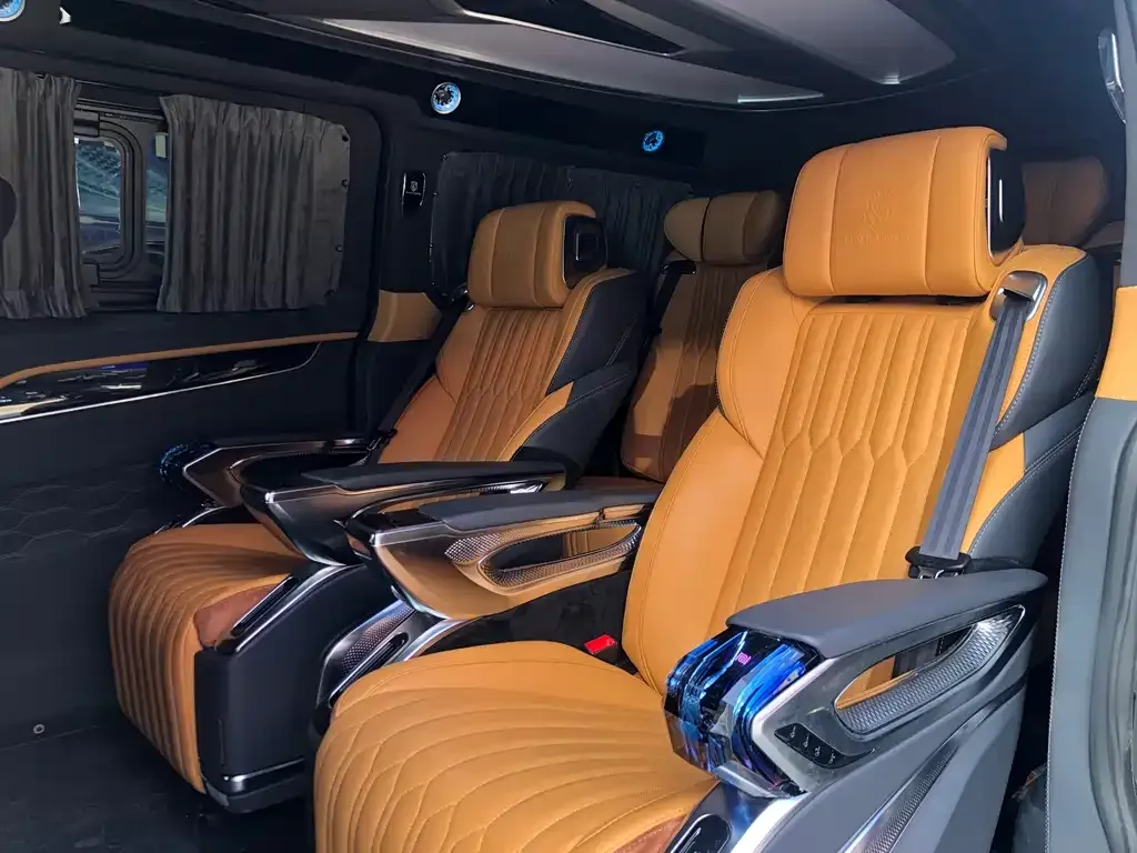 Ford Tourneo — фото 5