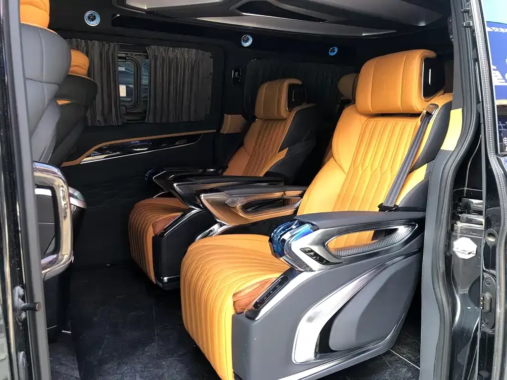 Ford Tourneo — фото 8