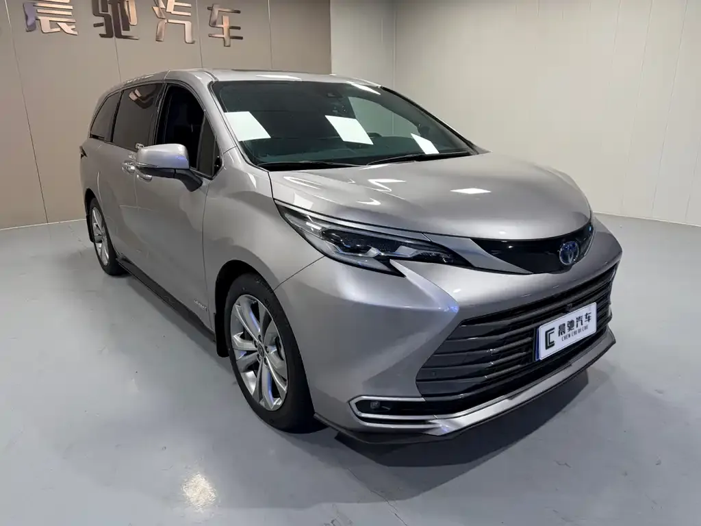 Toyota Sienna — фото 2