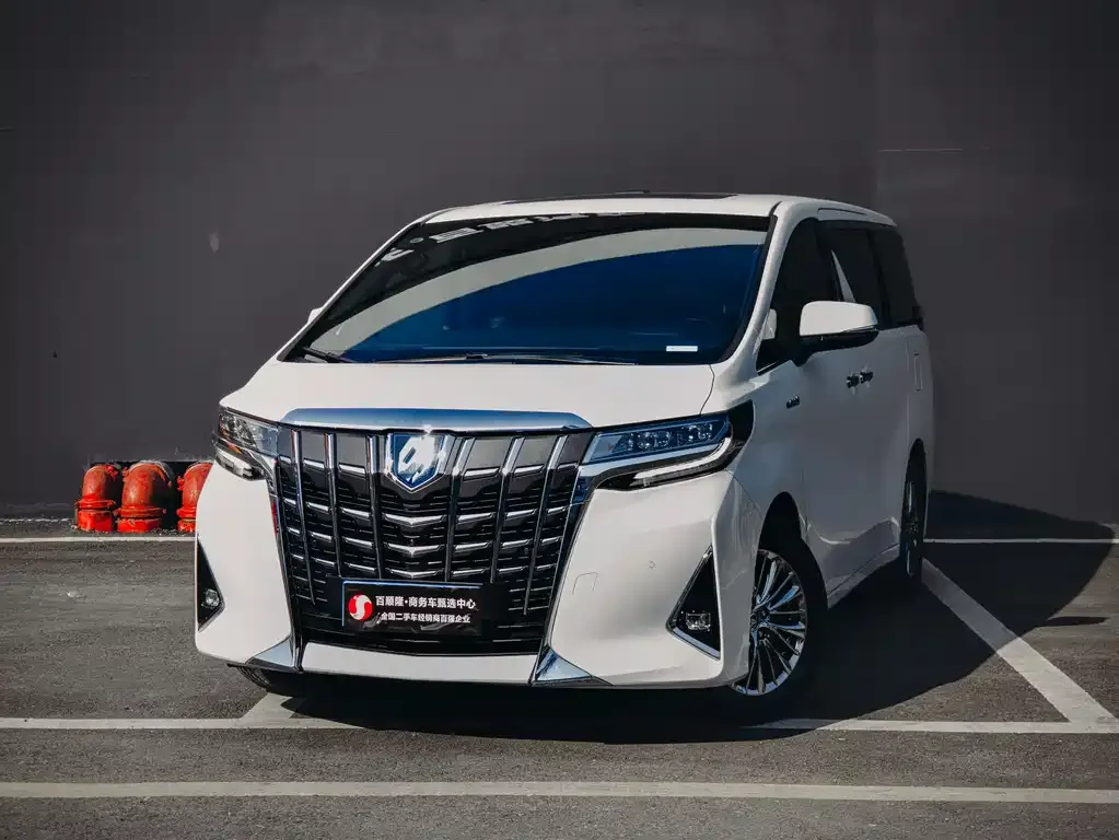 Toyota Alphard — фото 1
