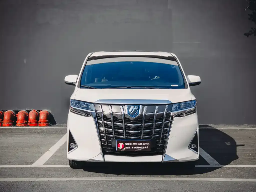 Toyota Alphard — фото 2