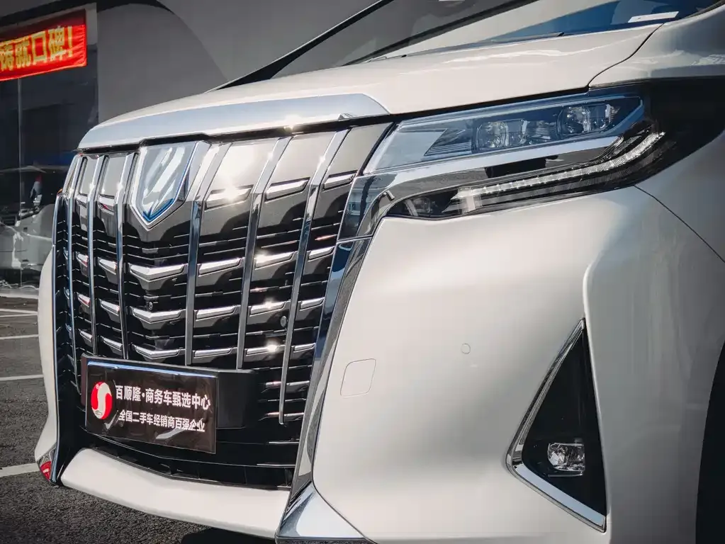 Toyota Alphard — фото 8