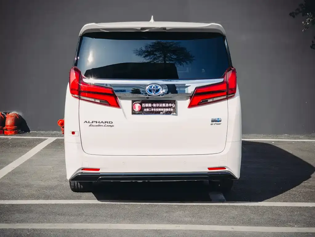 Toyota Alphard — фото 10