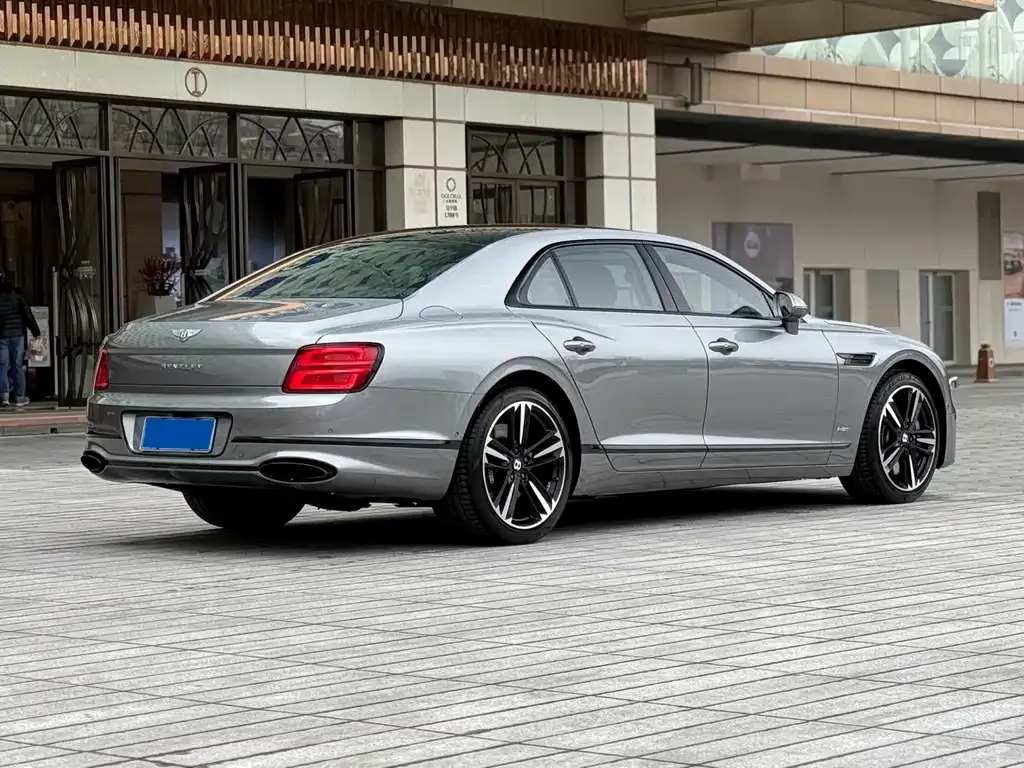 Bentley Flying Spur — фото 2