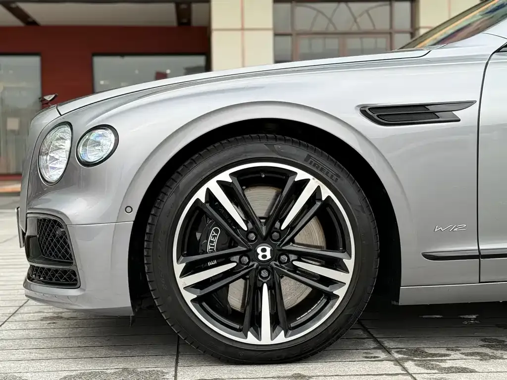 Bentley Flying Spur — фото 9