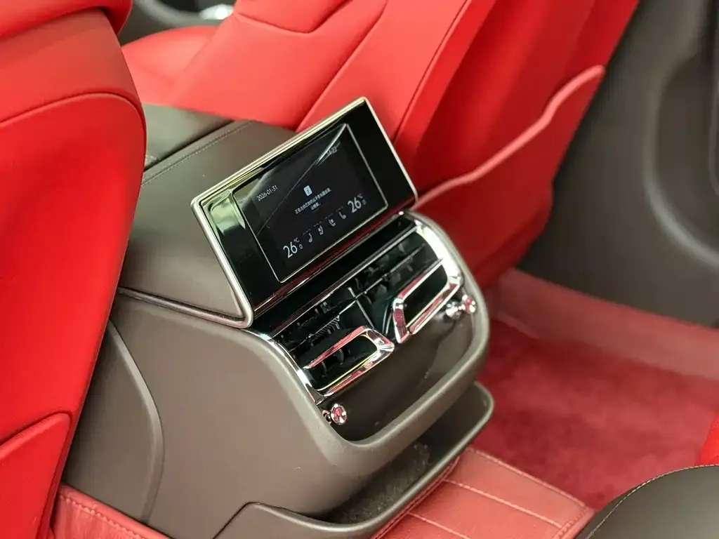 Bentley Flying Spur — фото 10