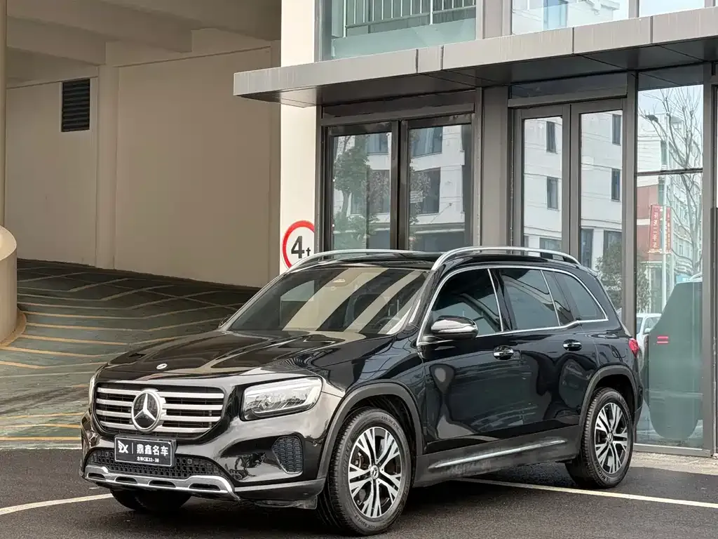 Mercedes-Benz GLB — фото 1