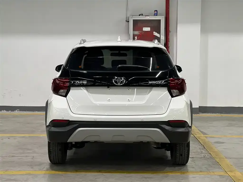 Toyota Yaris L — фото 9