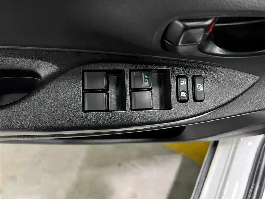 Toyota Yaris L — фото 10