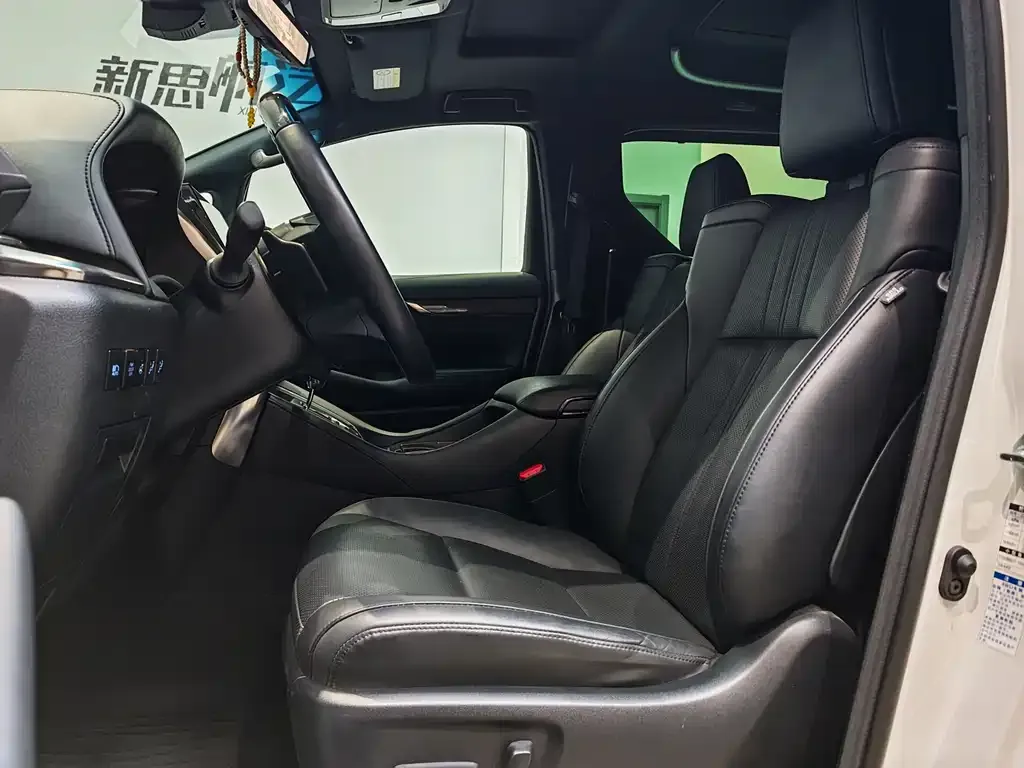 Toyota Vellfire — фото 9