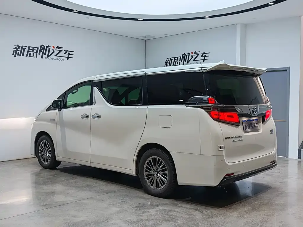 Toyota Vellfire — фото 3