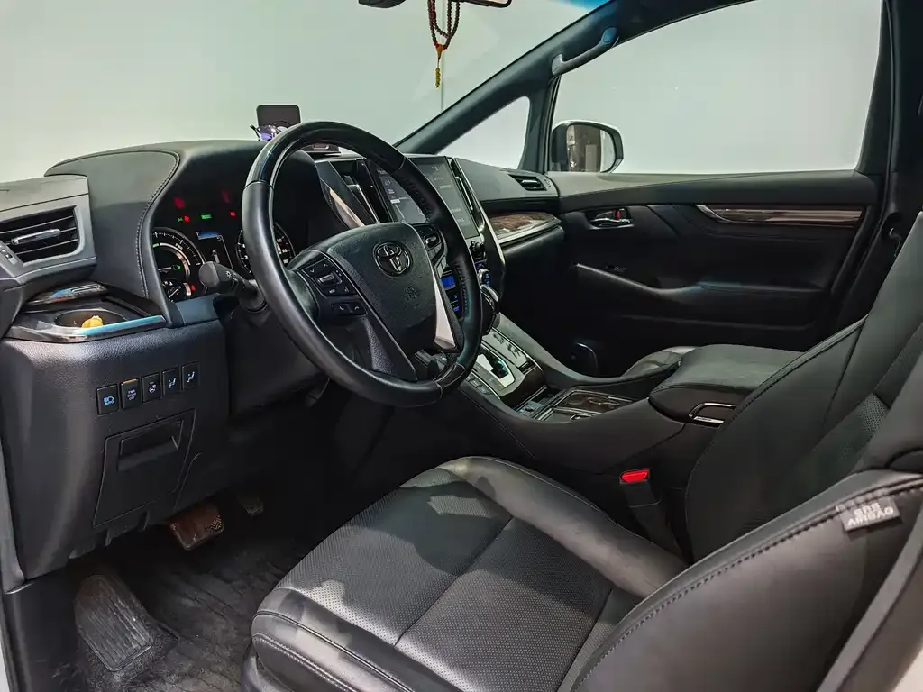 Toyota Vellfire — фото 4