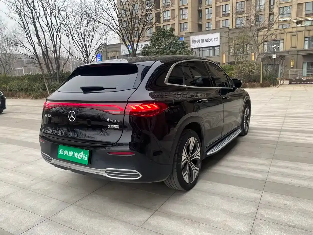 Mercedes-Benz EQE SUV — фото 9