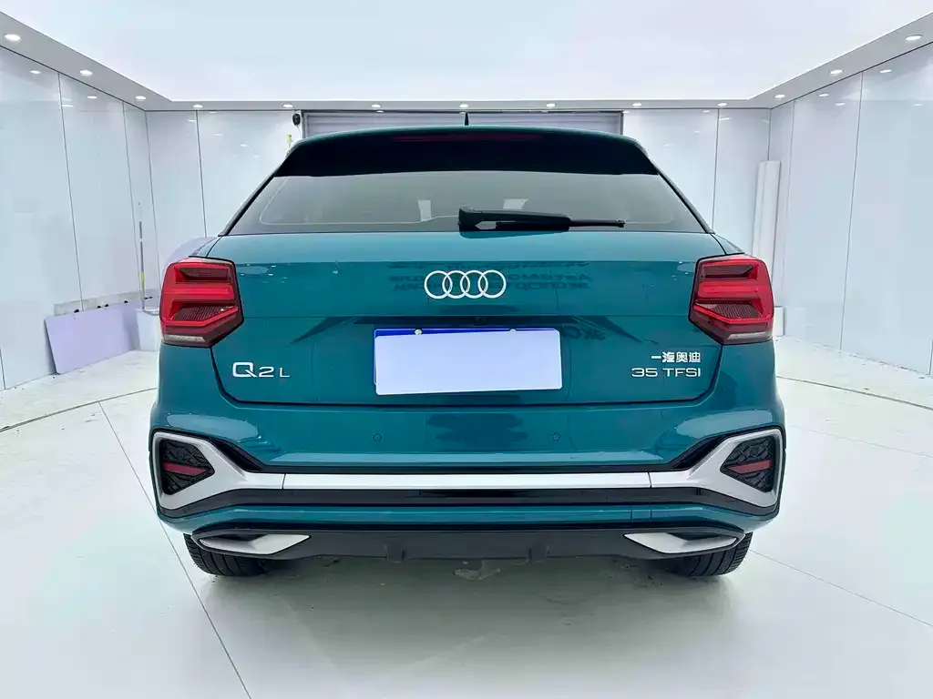 Audi Q2L — фото 4