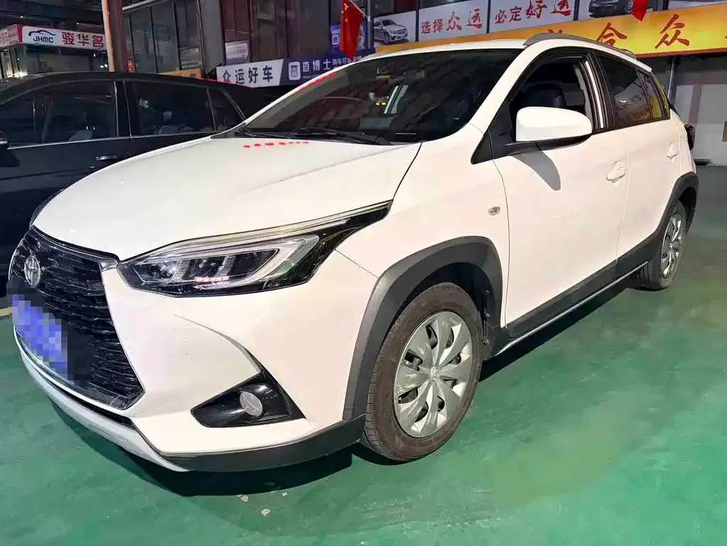 Toyota Yaris L — фото 2