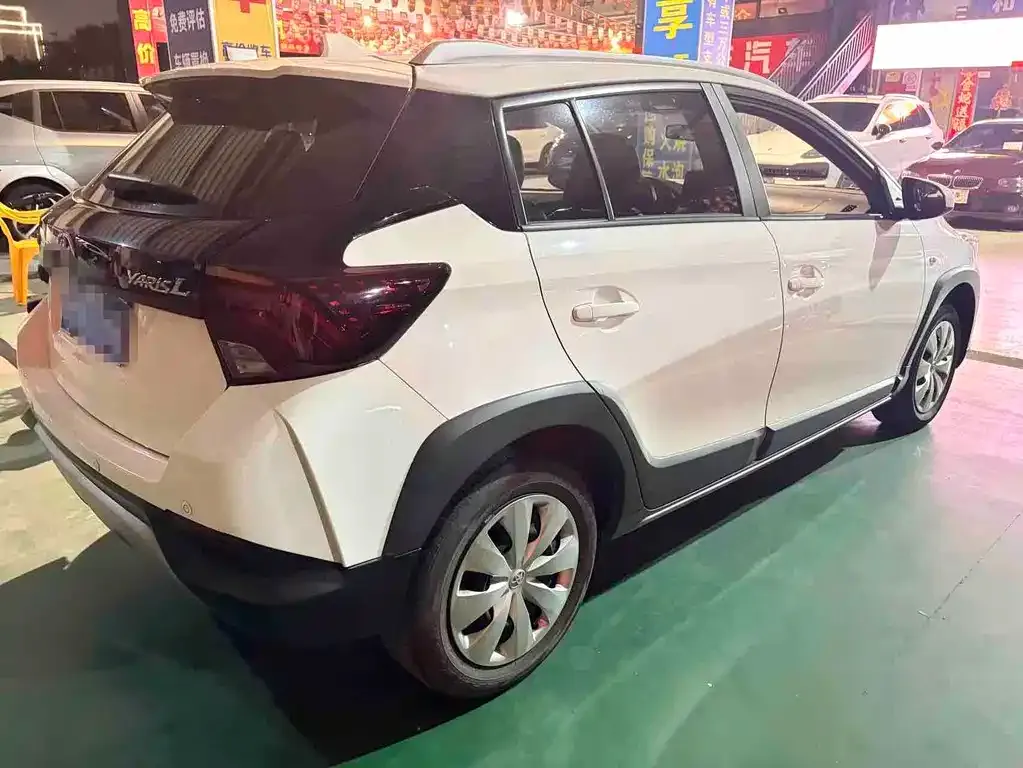Toyota Yaris L — фото 4