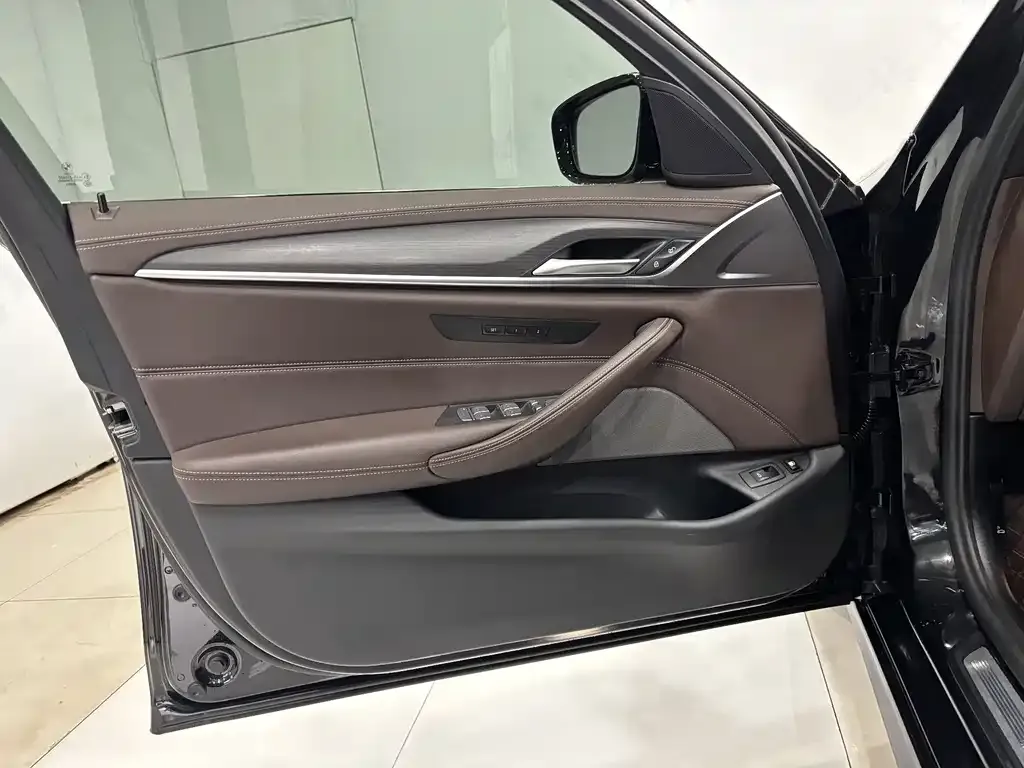 BMW 5 Series New Energy — фото 10