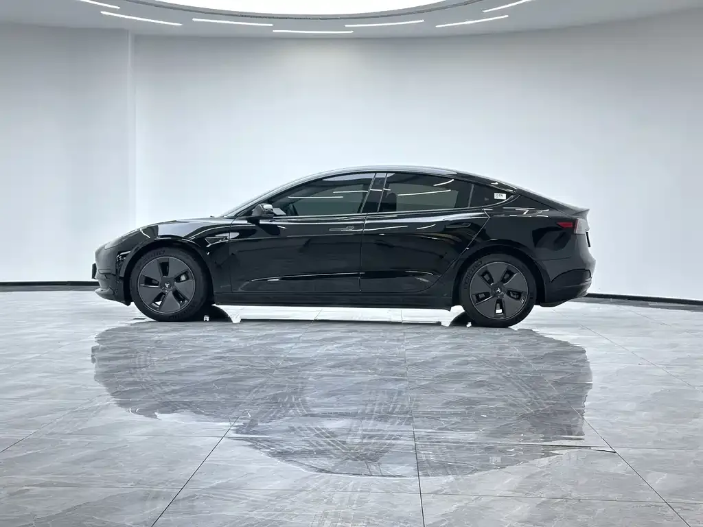 Tesla Model 3 — фото 9