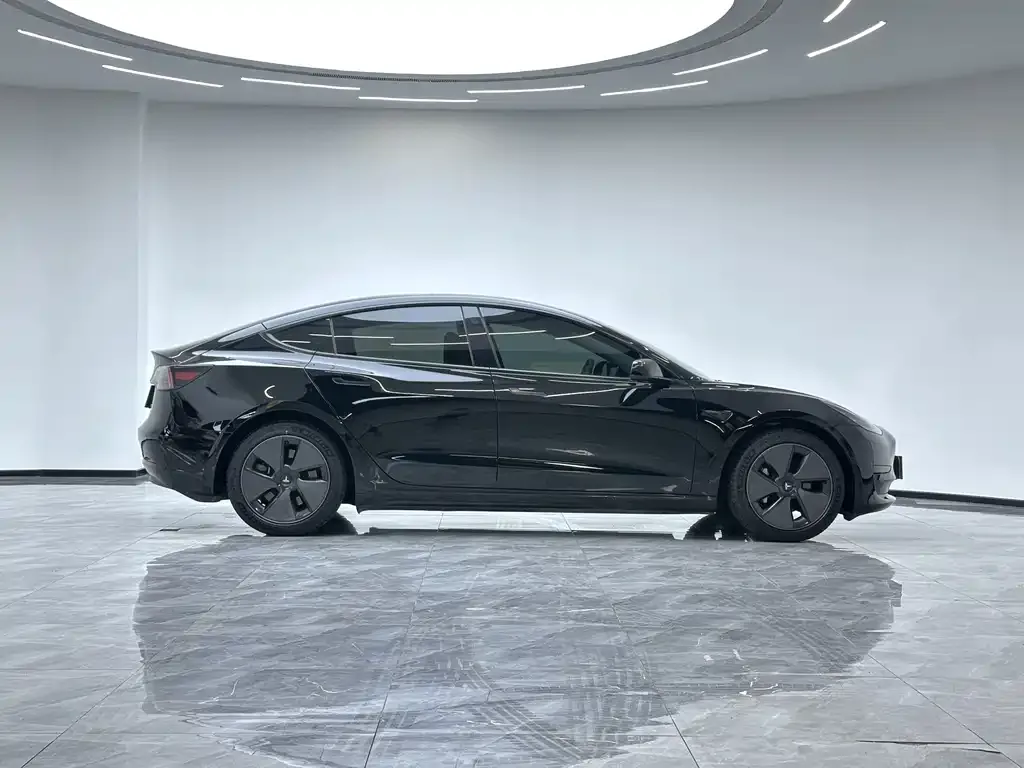 Tesla Model 3 — фото 4