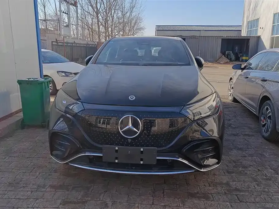 Mercedes-Benz EQE SUV — фото 4