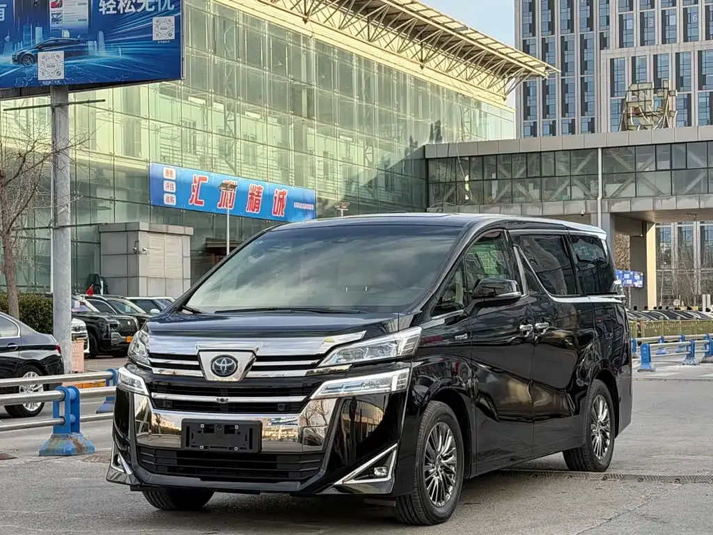 Toyota Vellfire — фото 1