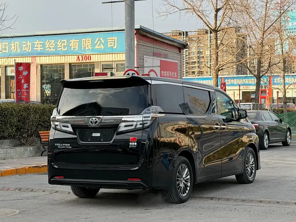 Toyota Vellfire — фото 10