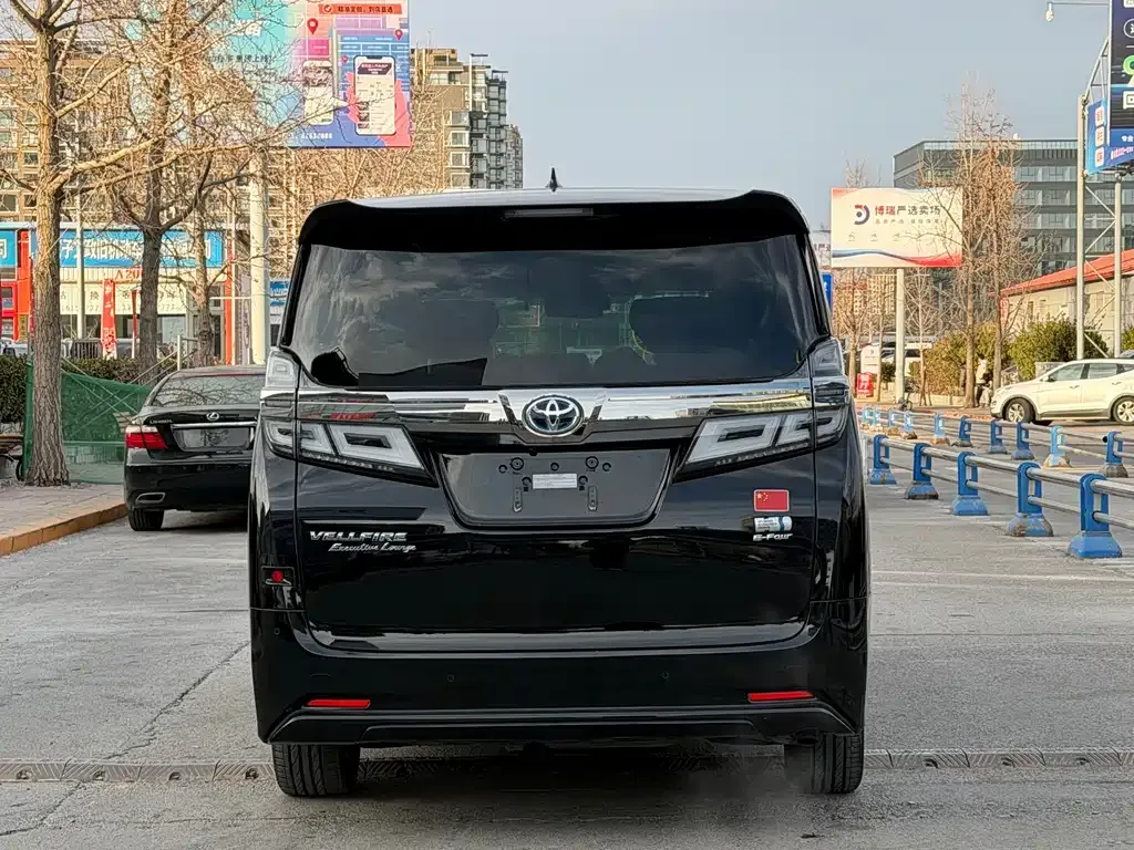 Toyota Vellfire — фото 2