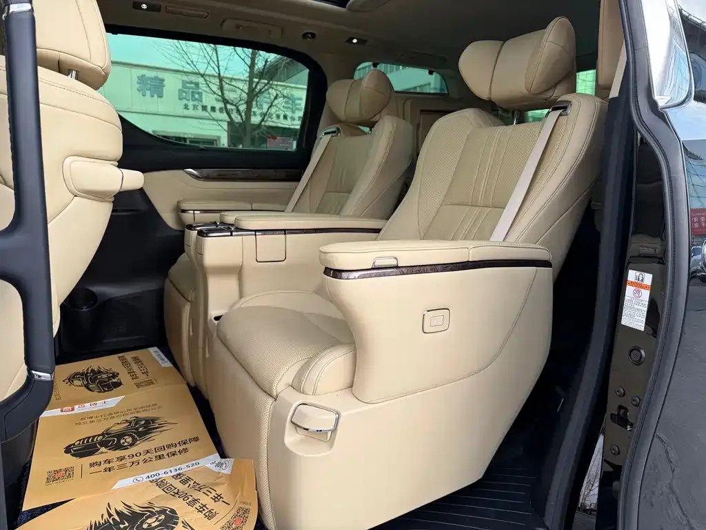 Toyota Vellfire — фото 5