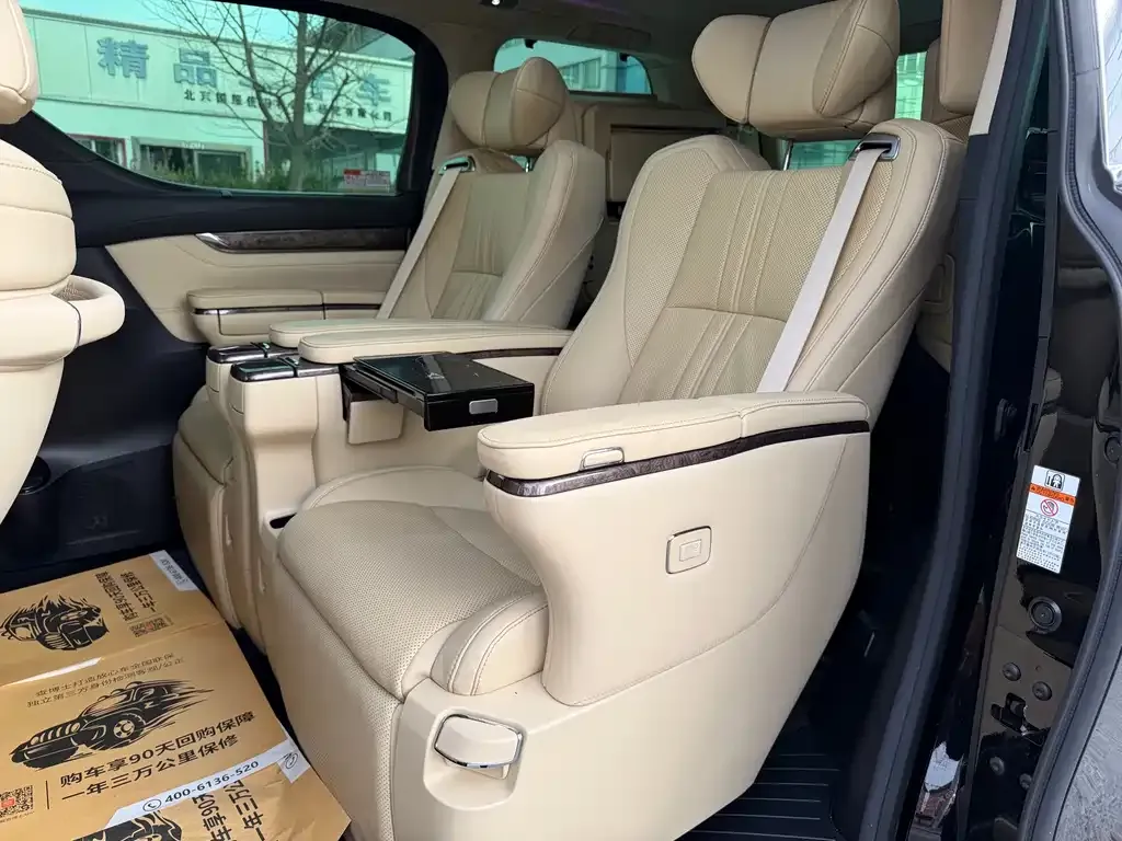 Toyota Vellfire — фото 4