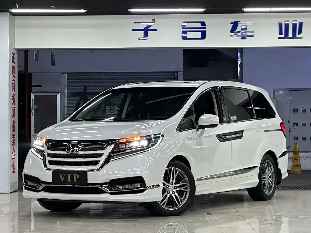 Honda Elysion — фото 1