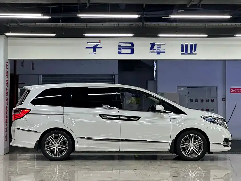 Honda Elysion — фото 2
