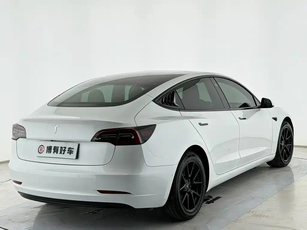 Tesla Model 3 — фото 4