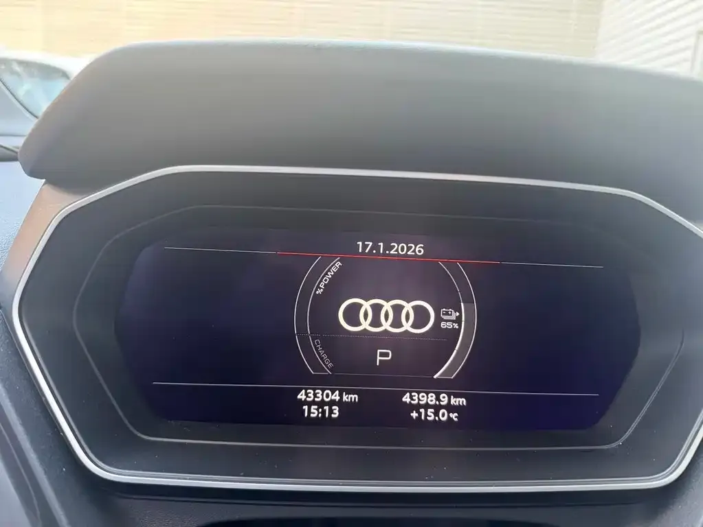 Audi Q4 e-tron — фото 2