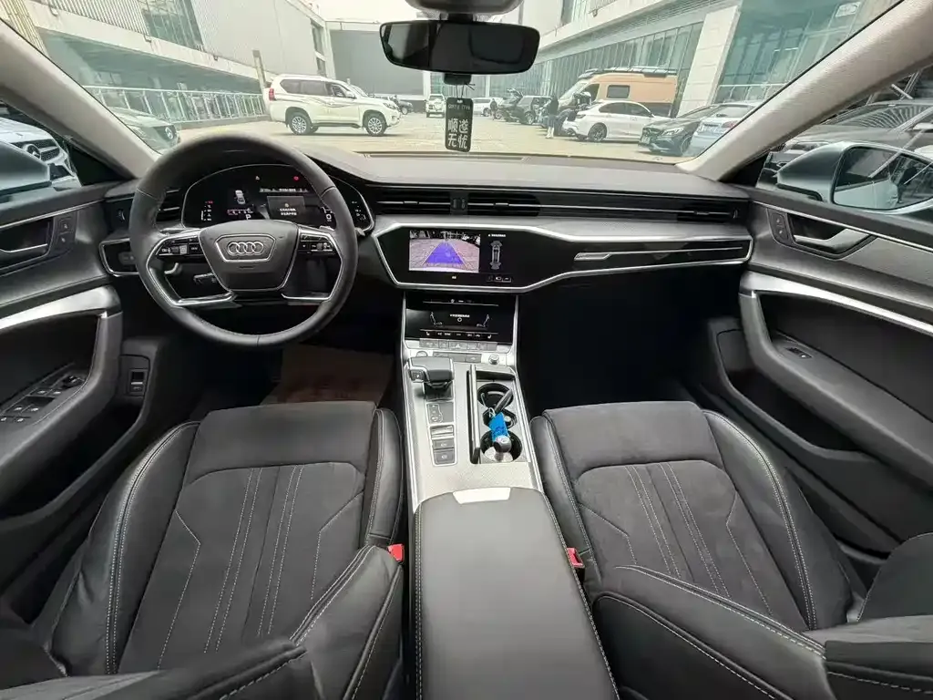 Audi A7L — фото 9