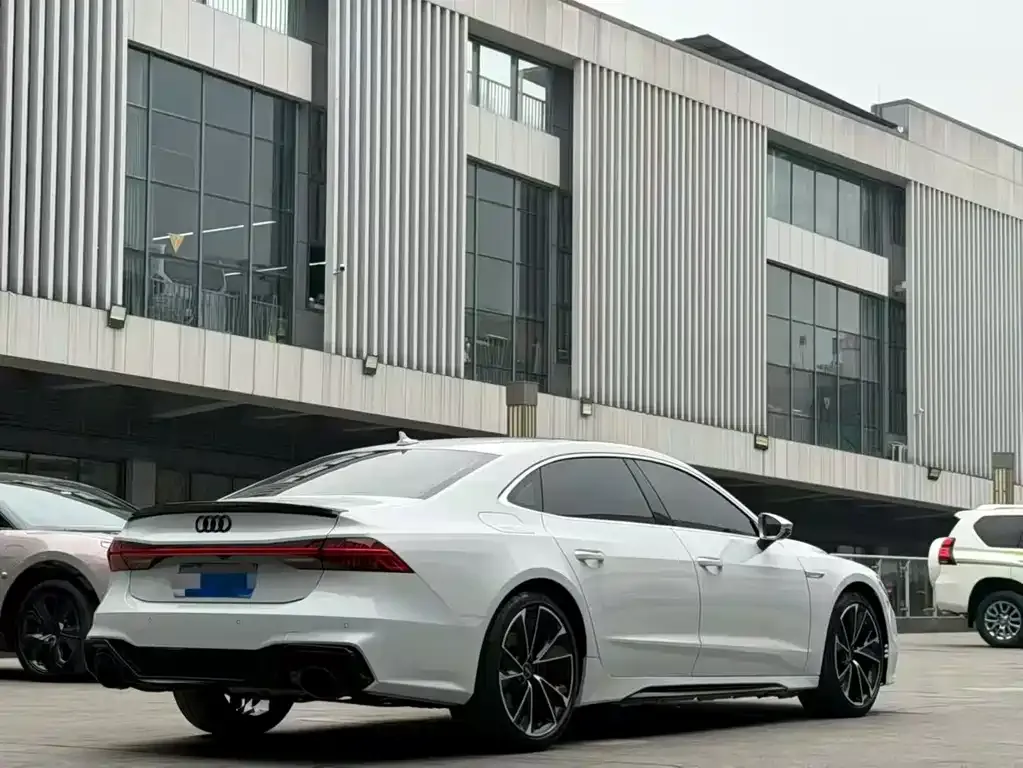 Audi A7L — фото 7
