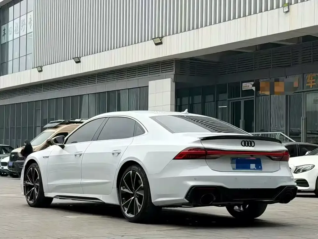 Audi A7L — фото 5