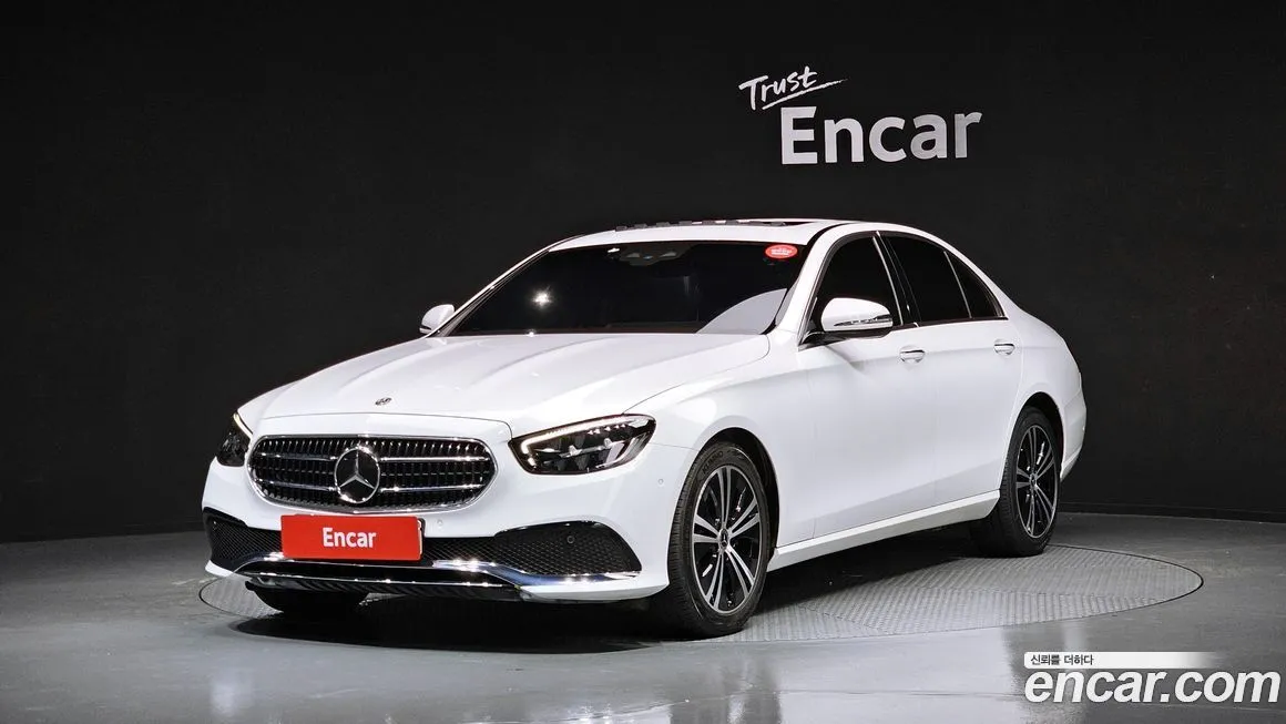 Mercedes-Benz E-Class — фото 1
