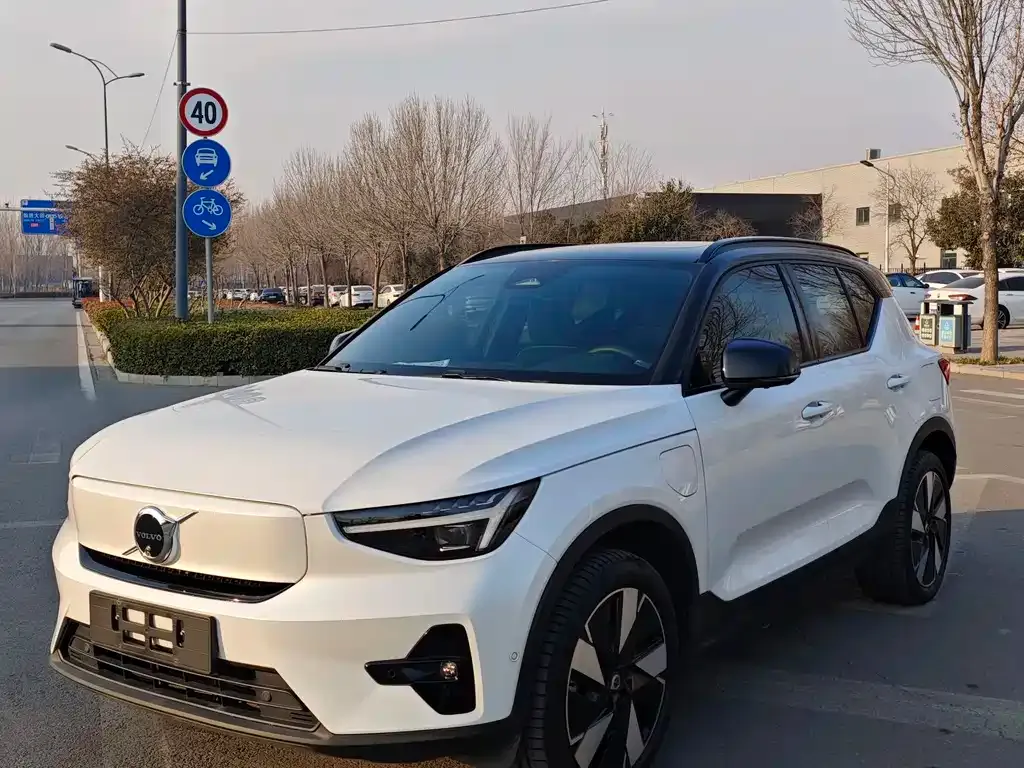 Volvo XC40 NEV — фото 1