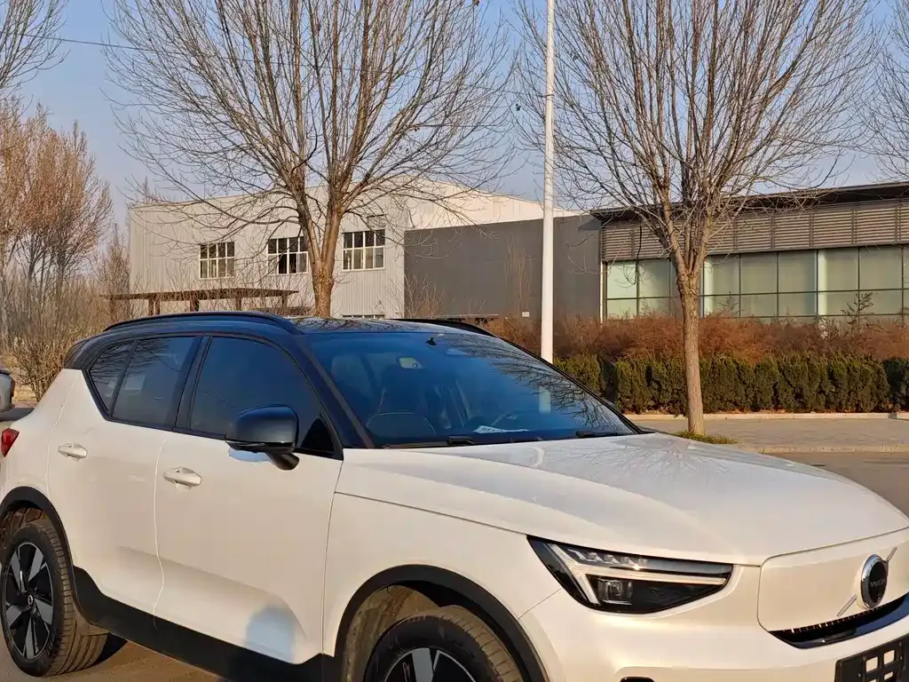 Volvo XC40 NEV — фото 10