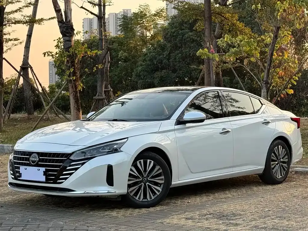 Nissan Teana — фото 1