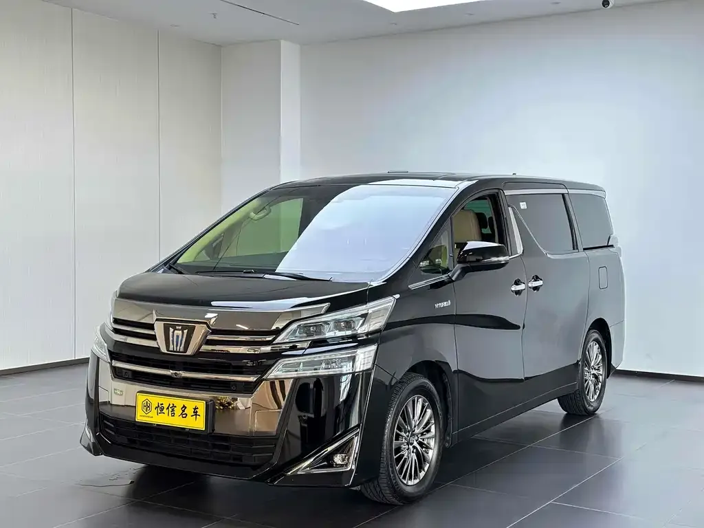 Toyota Vellfire — фото 1