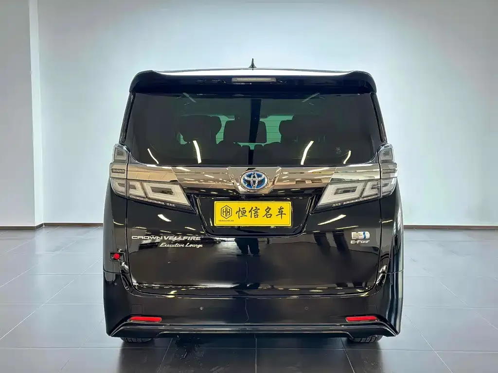 Toyota Vellfire — фото 2