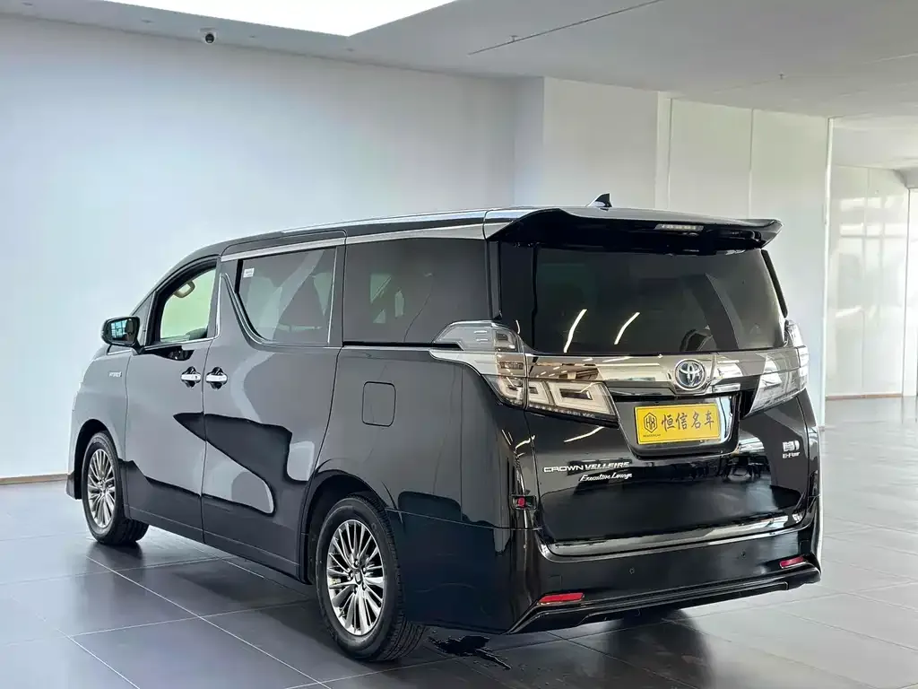 Toyota Vellfire — фото 3